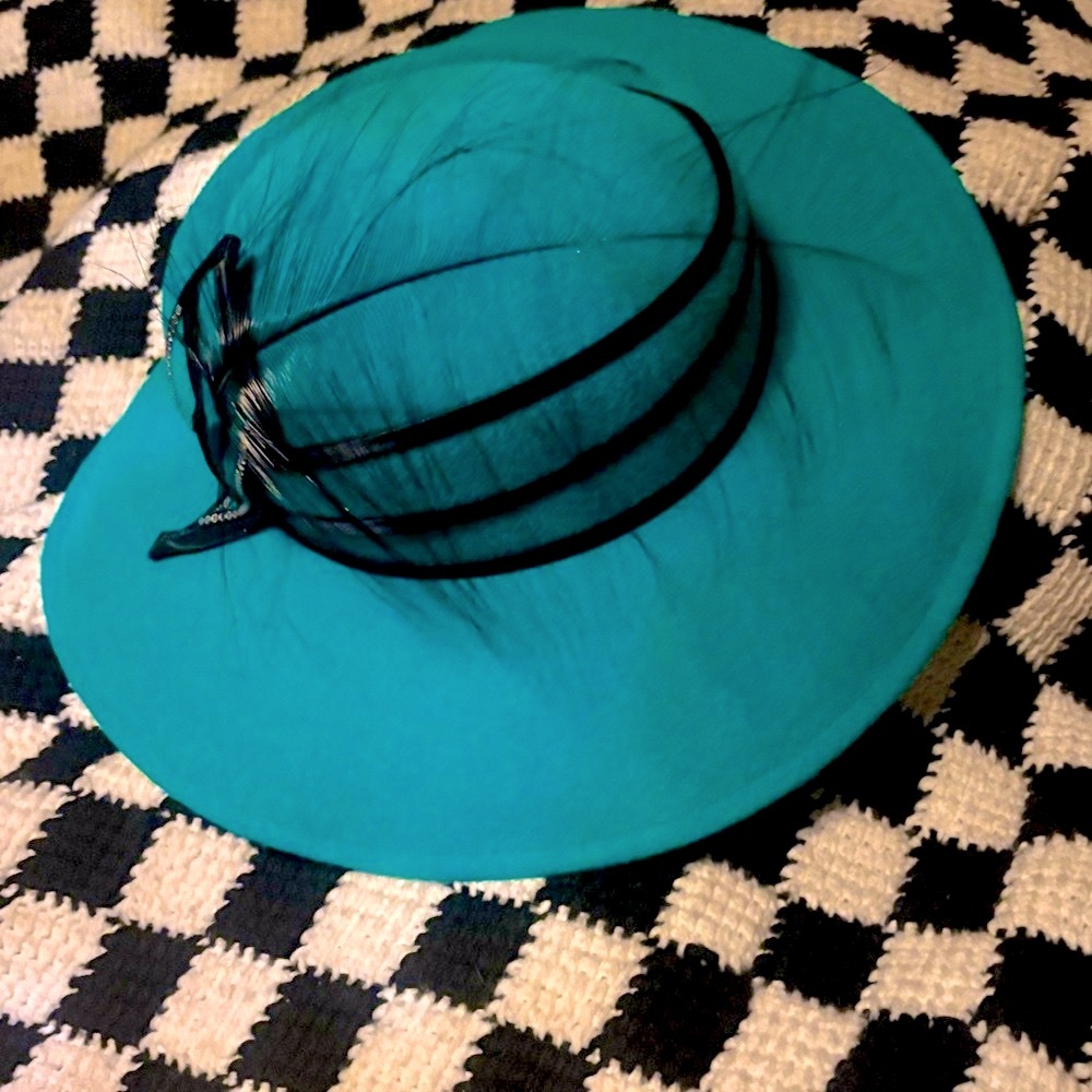 💎Ruth Kropveld 🦚Chateau Creations 🐏vintage wool felt hat with feather & bling - Picture 5 of 12